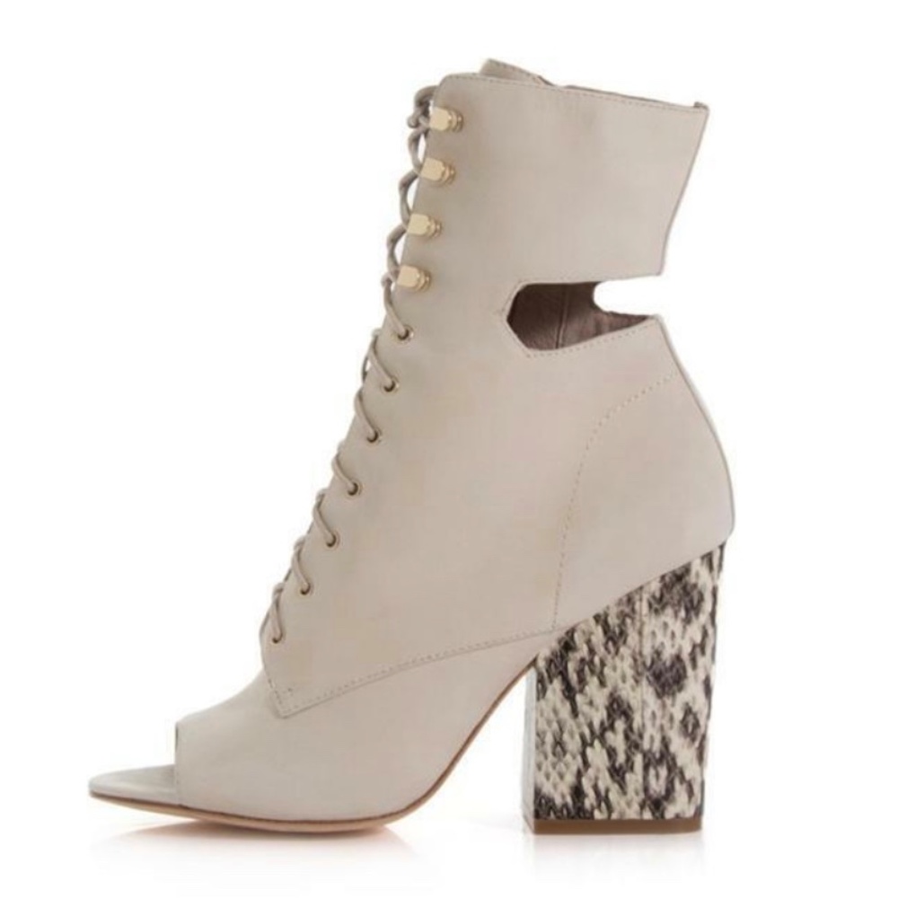 NWB Elizabeth and James Cindy Nubuck Booties. Sz 7